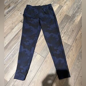 Rhone Small Camouflage Jogger Pants NWOT